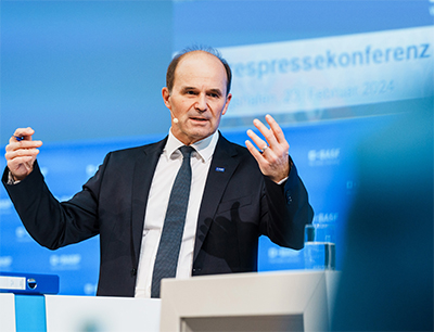 BASF-Vorstandsvorsitzender Dr. Martin Brudermüller auf der Bilanzpressekonferenz 2024