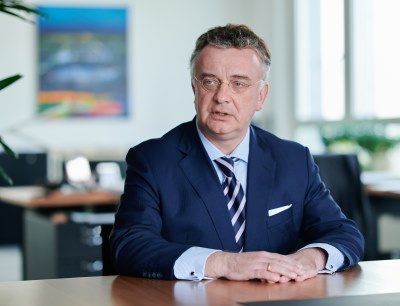 Evonik-Chef Christian Kullmann wird fünf weitere Jahre an der Spitze des Spezialchemiekonzerns stehen