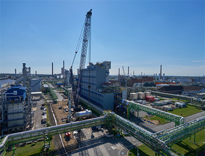Mit einer Kapazität von 300.000 Tonnen jährlich verfügt Covestro in Dormagen über die größte Anlage zur Herstellung von TDI in Europa