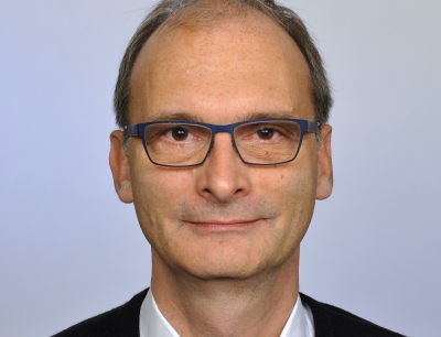 Prof. Dr.-Ing. Elias Klemm, Universität Stuttgart, wird mit der Dechema-Medaille ausgezeichnet
