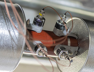 Ultraschall-Clamp-On-Durchflussmessgeräte für eingriffsfreie Durchflussmessungen ohne Rohrarbeiten oder Prozessunterbrechungen