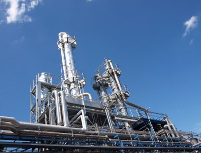 In einem vierstufigen Destillationsprozess bereitet die Richard Geiss GmbH am Firmensitz in Offingen Lösemittel für die Bayer AG auf