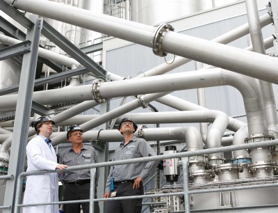 Energiesparend ins Silo: Bei Kuraray arbeitet ein interdisziplinäres Team stetig daran, Anlagen und Prozesse an den Produktionsstandorten effizienter zu machen