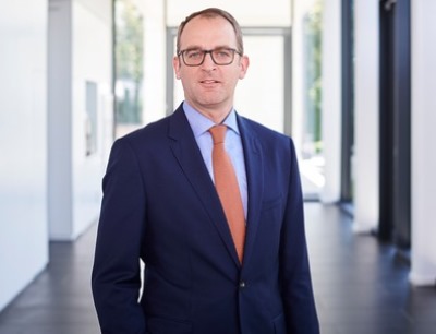 Oliver Coenenberg, Sanofi-Aventis Deutschland, bleibt Vorstandsvorsitzender des Arbeitgeberverbandes Hessen Chemie