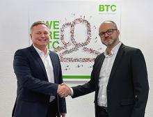 Milan Krumbe, General Manager Sudarshan Europe (links) und Jose Corral Montilla, Managing Director BTC Europe