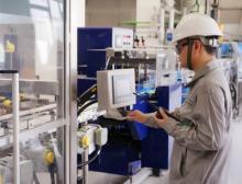 Der Münchner Chemiekonzern Wacker hat am Produktionsstandort Zhangjiagang, China, eine neue Produktionslinie für Siliconelastomere in Betrieb genommen