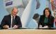 Martin Brudermüller, Vorstandsvorsitzender der BASF SE und Anna Borg, CEO Vattenfall, unterzeichnen  die Vereinbarung zu Nordlicht 1+2